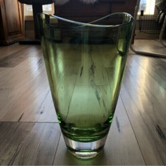 Vintage Green glass vase - Picture 6 of 9